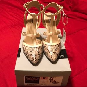 High Heel Snakeskin Print Shoe